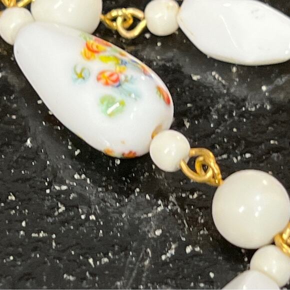 VINTAGE 1950s White with abstract floral designs - Picture 6 of 13